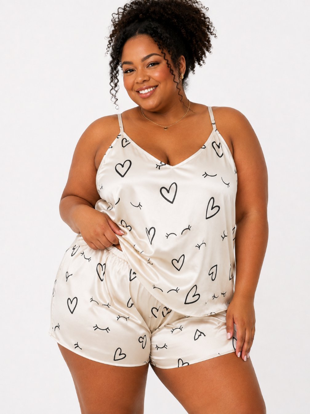 Conjunto de pijama Plus Size em cetim - Cílios e Corações